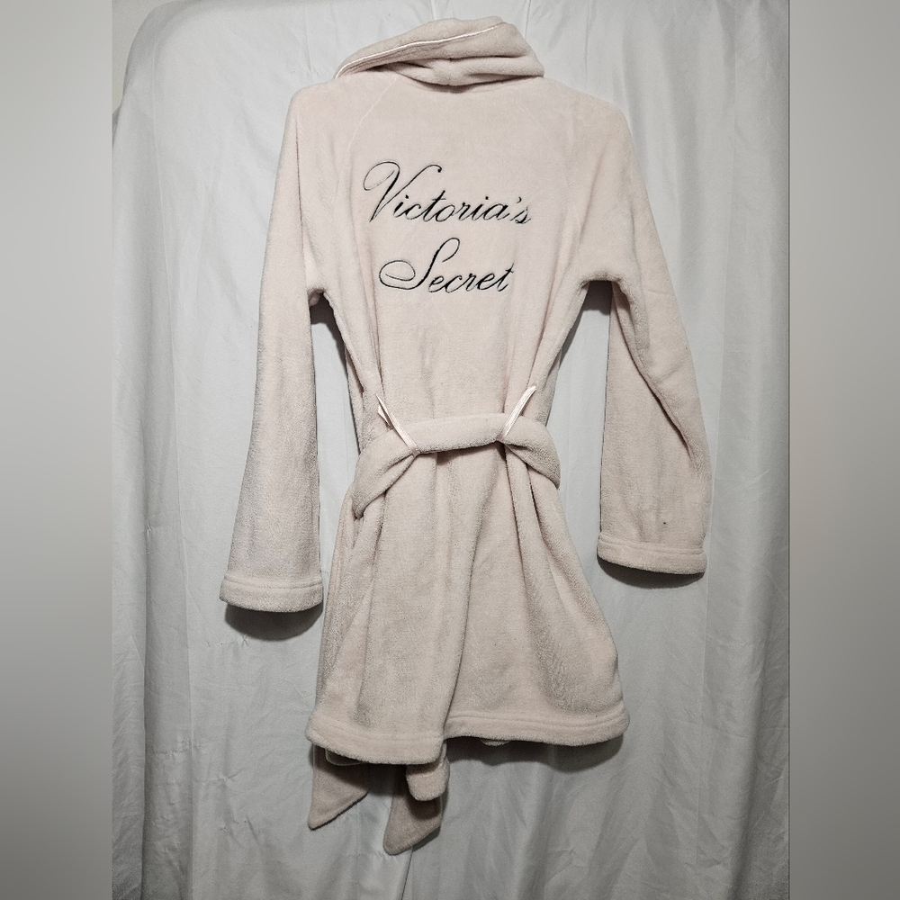 Victorias Secret Cozy Short Plush Baby Pink Robe! - Picture 3 of 8